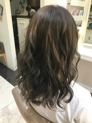 ミディアム カラー 清藤 綾のヘアスタイル