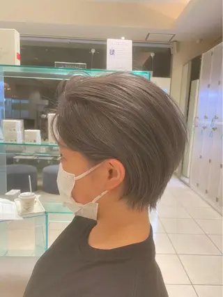 ショート カラー MODEks eau 佐藤優志のヘアスタイル