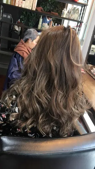 ロング カラー 吉本 yoshimotoのヘアスタイル