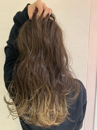 ロング カラー パーマ ネイル マツエク・マツパ レイヤー＆カラー 人気美容師倉崎涼のヘアスタイル