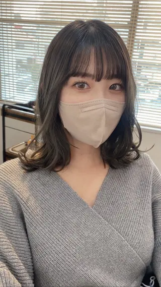 ミディアム カラー 🌱hito hito🌷💐のヘアスタイル