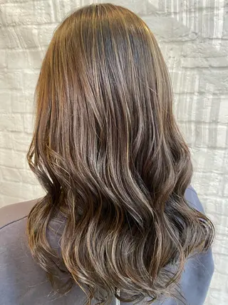 ロング diar／Saori 透明感カラー🤍のヘアスタイル