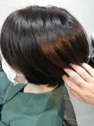 ショート 安岡美咲✂︎ 艶カラー/髪質改善のヘアスタイル