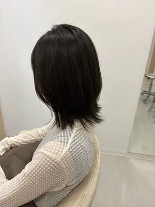 ミディアム 【アドラーブル】反町 萌のヘアスタイル