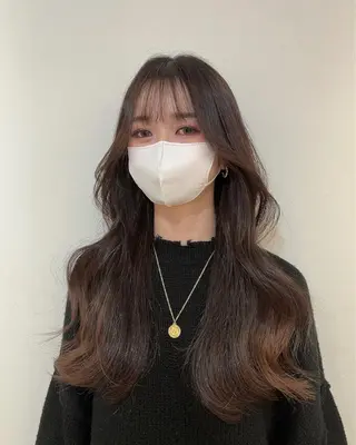 ロング 韓国ヘア レイヤーカットのヘアスタイル