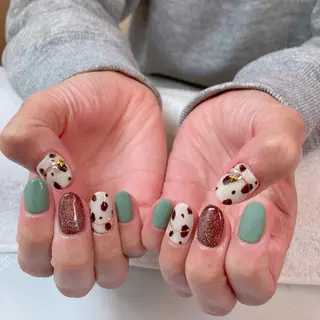 ネイル 根津 綾子のネイルデザイン