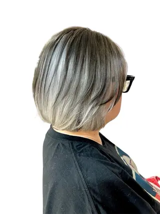 ショート カラー ⭐️レイヤーカット 大人気　三澤康司⭐️のヘアスタイル