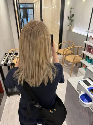 セミロング マツザキ チナツのヘアスタイル