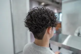 ショート パーマ メンズ 波巻きスパイラルパー マ/シャドウパーマ駿のヘアスタイル