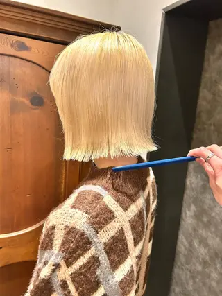ミディアム écouter所属・ジェンダーレスカット ハイトーン/カイセイのヘアスタイル