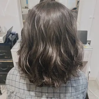 ミディアム カラー オオネザワ ユカのヘアスタイル