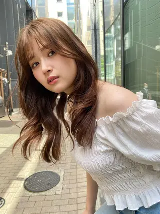 セミロング カラー 透けるベージュ/ 艶カラー♡のヘアスタイル