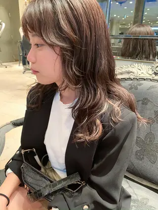 セミロング yoke 《ヨーク》のヘアスタイル