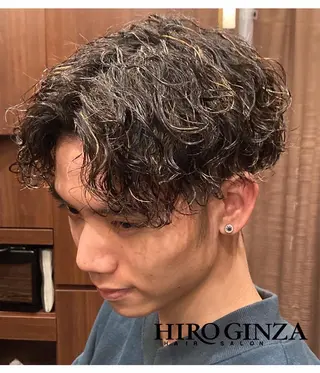 ミディアム パーマ メンズ ヒロ銀座所属・ヒロ銀座 KENSHOのヘアスタイル