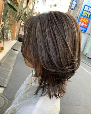 ミディアム カラー パーマ 韓国ヘア🇰🇷/ レイヤーカット✂︎のヘアスタイル