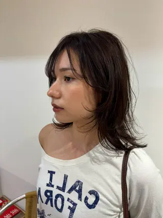 セミロング カラー 渡 汐音のヘアスタイル