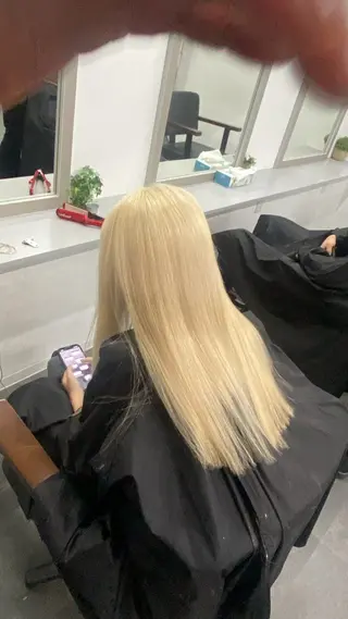 ロング 🇰🇷ハイトーン× 韓国レイヤー레이어드のヘアスタイル