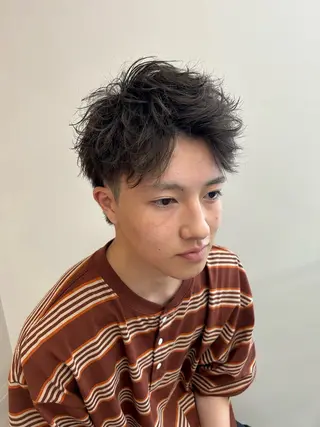 メンズ フェザーパーマ/韓国 /メンズカット保立のヘアスタイル