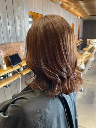 ミディアム カラー 栗原 瑠世のヘアスタイル