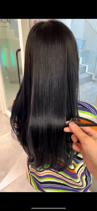 ロング カラー TOMOYAレイヤー ブリーチ縮毛矯正のヘアスタイル