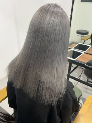 カラー 高山 アミのヘアスタイル