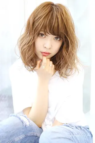 ミディアム やまだ まいのヘアスタイル