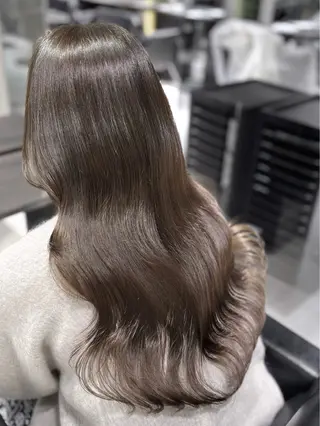 ロング ☘️透明感オリーブ ナミ☘️のヘアスタイル