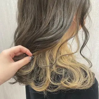 セミロング カラー 🫧透け感⋆艶髪💎 山口アヤカのヘアスタイル