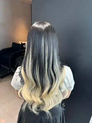 ロング 🇰🇷韓国風ハイ トーンKANA🖤のヘアスタイル