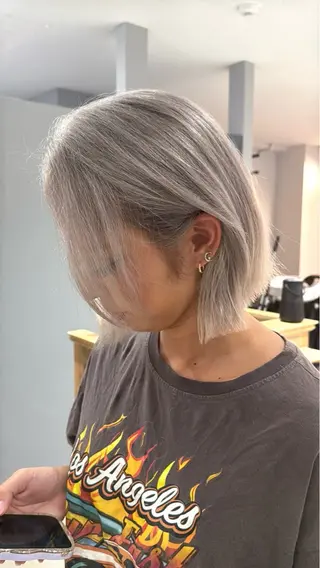 ミディアム 🌈トレンドレイヤー ハイトーン/宍戸秀斗のヘアスタイル