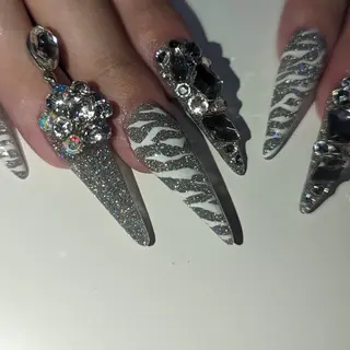 ロング クロキ 。のネイルデザイン