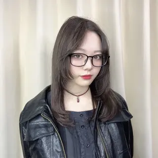 セミロング カラー かなざわ みかのヘアスタイル