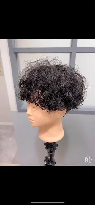 ショート パーマ メンズ 大澤 慶紘のヘアスタイル