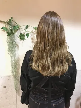 ロング カラー LOST CITY 横浜所属・🪐脱白髪染め 🪐松尾菜々美のヘアスタイル