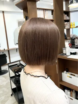 ショート カラー まろやかなベージュ 小池春樹のヘアスタイル