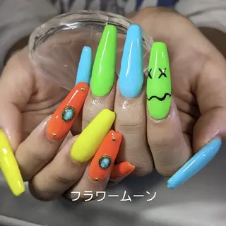 ネイル フラワー ムーンのネイルデザイン