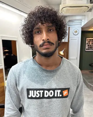 ミディアム パーマ メンズ グランジヘア 無造作ヘアHYUGAのヘアスタイル