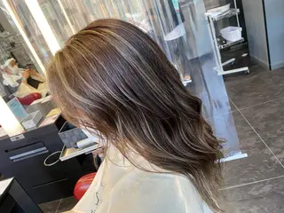 ロング ブリーチカラー/ 岩破瑞希のヘアスタイル
