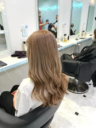 ロング カラー 透明感/グレージュ/ ミルクティー/ユウトのヘアスタイル
