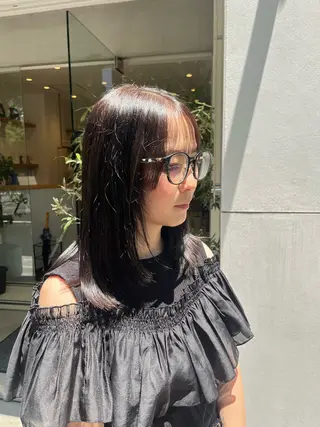 ミディアム カラー 中山 優里のヘアスタイル