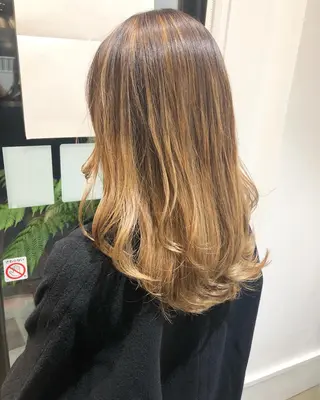 ロング カラー 細沼 葵のヘアスタイル