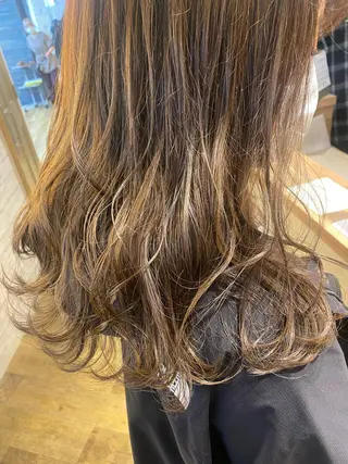 ミディアム カラー 遠藤沙也加 /レイヤーカットのヘアスタイル