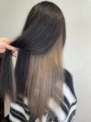 カラー 岡村 真子のヘアスタイル