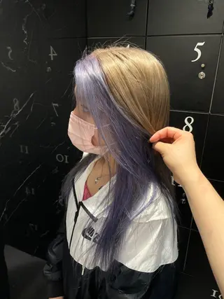 セミロング GEM YURI ハイトーンカラーのヘアスタイル