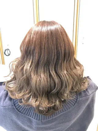 ミディアム カラー 渕向 克海のヘアスタイル