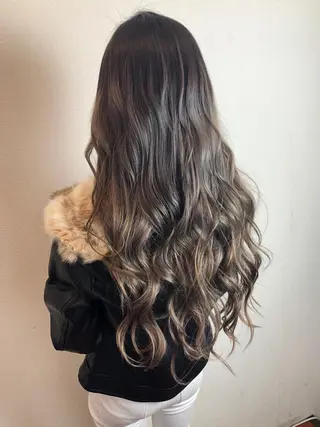 ロング カラー 是枝 さくらのヘアスタイル