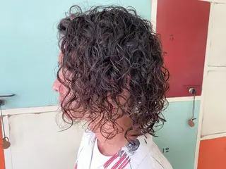 ミディアム パーマ メンズ ビーハイブデラックス所属・メンズパーマ ニュアンスパーマ田上のヘアスタイル