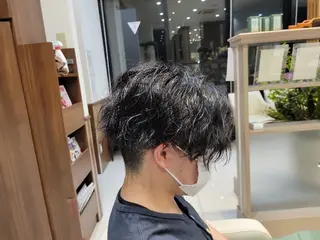 メンズ パーマ レブリィゼンコー多摩平の森所属・渡辺将功 メンズカットのヘアスタイル