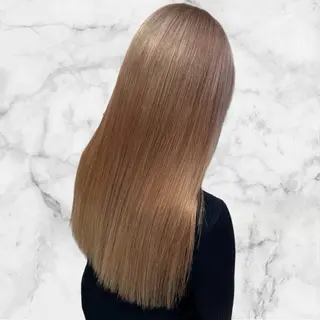 ロング カラー セルバ所属・HIRORO ブリーチ/ハイトーンのヘアスタイル