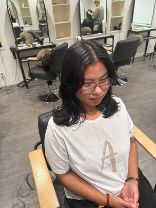 ミディアム 上田 紗也のヘアスタイル